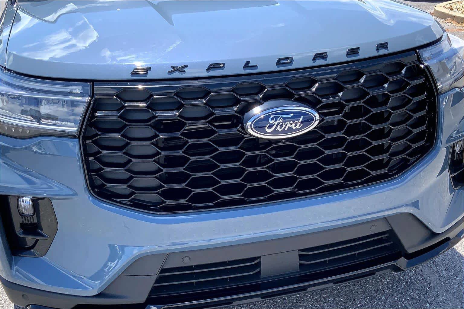Certified 2025 Ford Explorer ST-Line RWD image 29