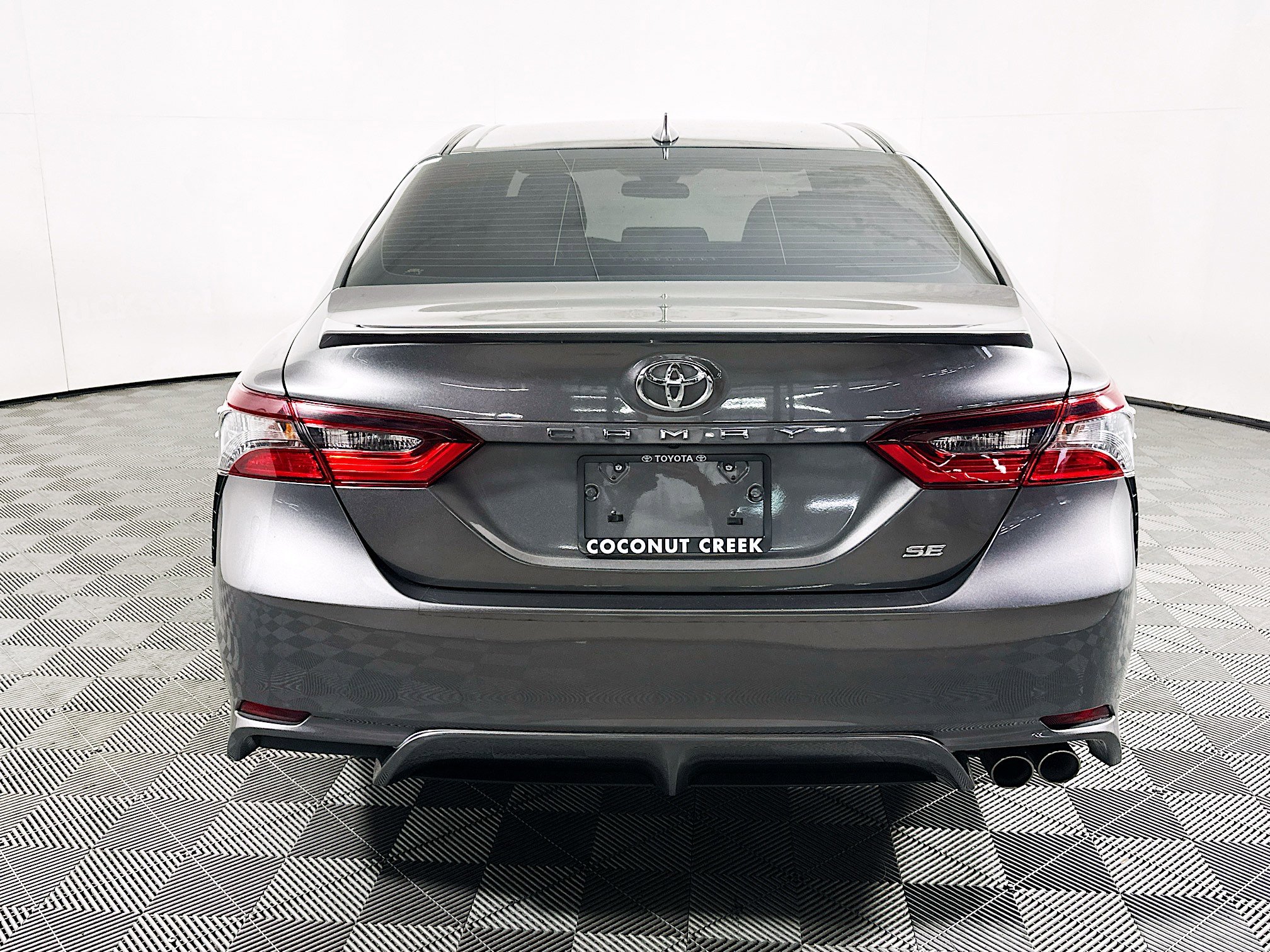 Used 2021 Toyota Camry SE image 4