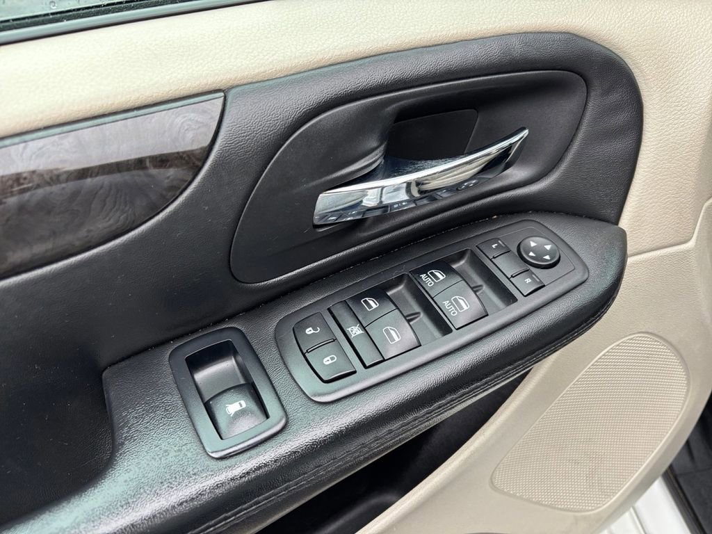 Used 2017 Dodge Grand Caravan SE w/ Power Window Group image 16