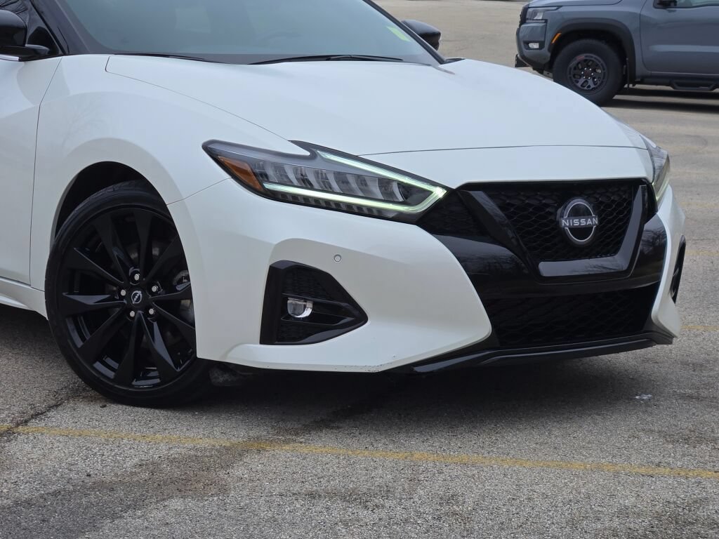 Used 2023 Nissan Maxima SR w/ Sport Mat Group FWD image 2