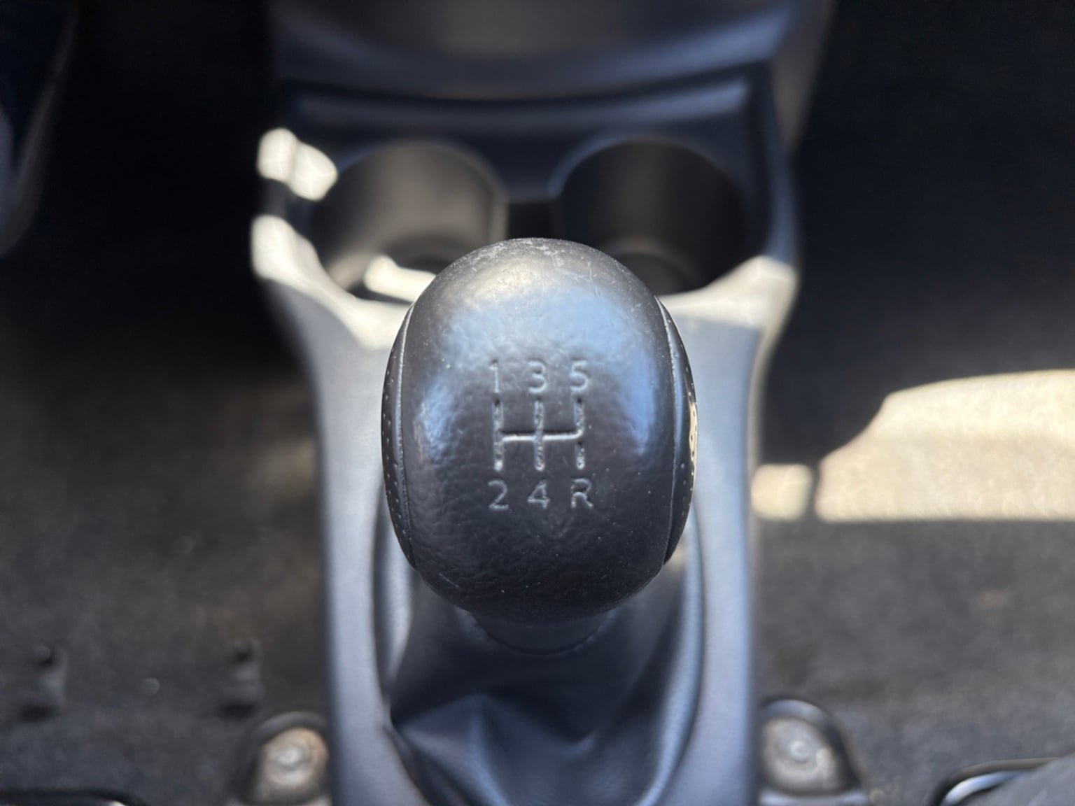 Used 2015 Nissan Versa S FWD image 23