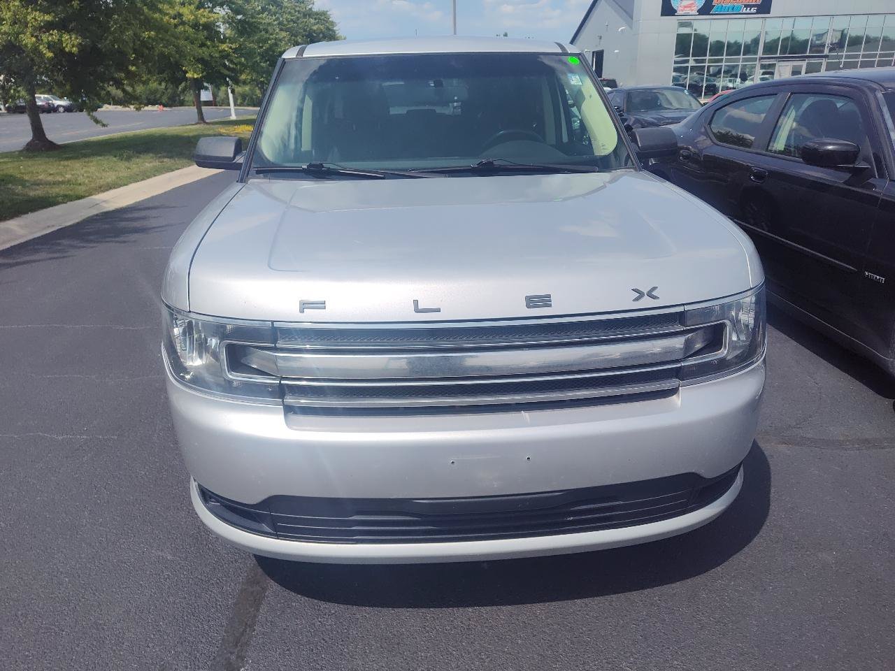 Used 2018 Ford Flex SE FWD image 2