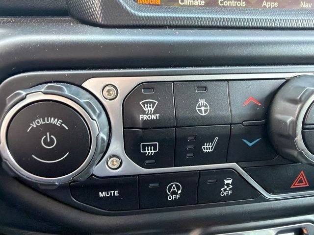 Used 2022 Jeep Wrangler Unlimited Sahara w/ Cold Weather Group AWD/4WD image 19