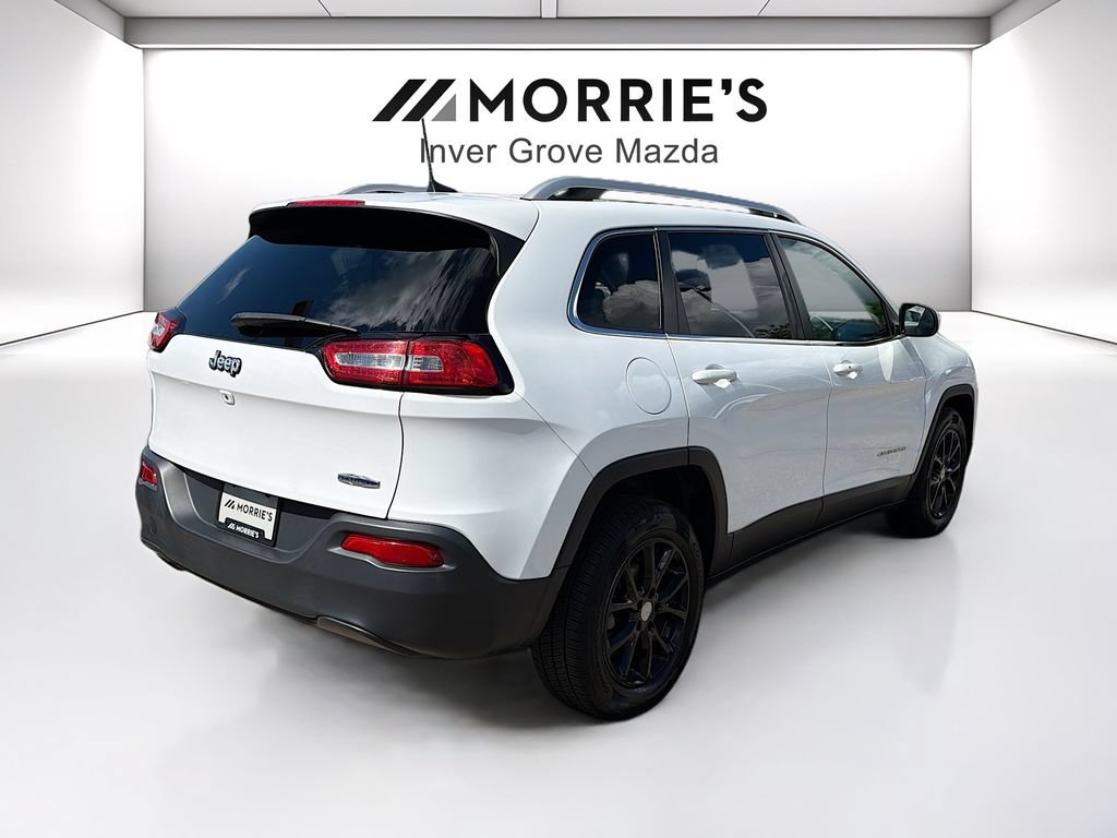 Used 2018 Jeep Cherokee Latitude Plus w/ Cold Weather Group FWD image 5