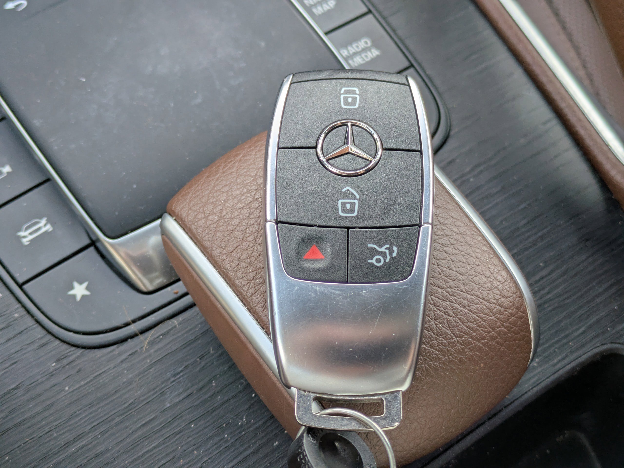 Used 2024 Mercedes-Benz GLE 450e 4MATIC image 30