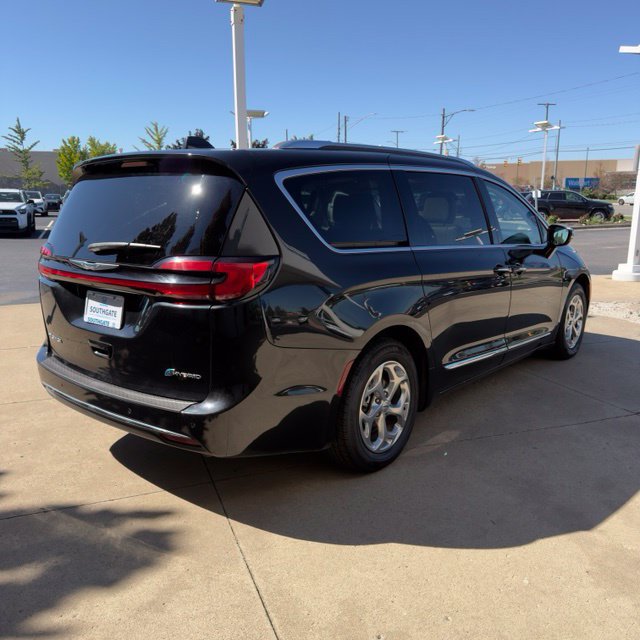 Used 2021 Chrysler Pacifica Limited FWD image 5