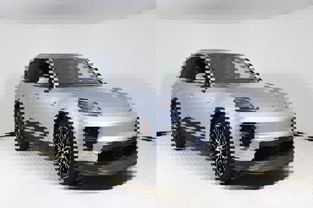 Certified 2025 Porsche Macan Electric image 9