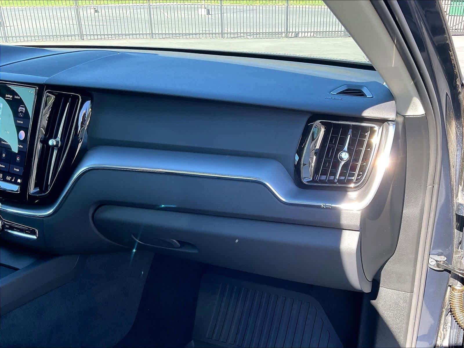New 2025 Volvo XC60 B5 Core w/ Protection Package Premier image 28