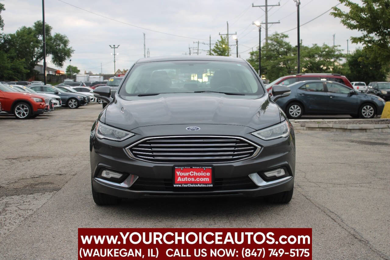 Used 2017 Ford Fusion SE image 2