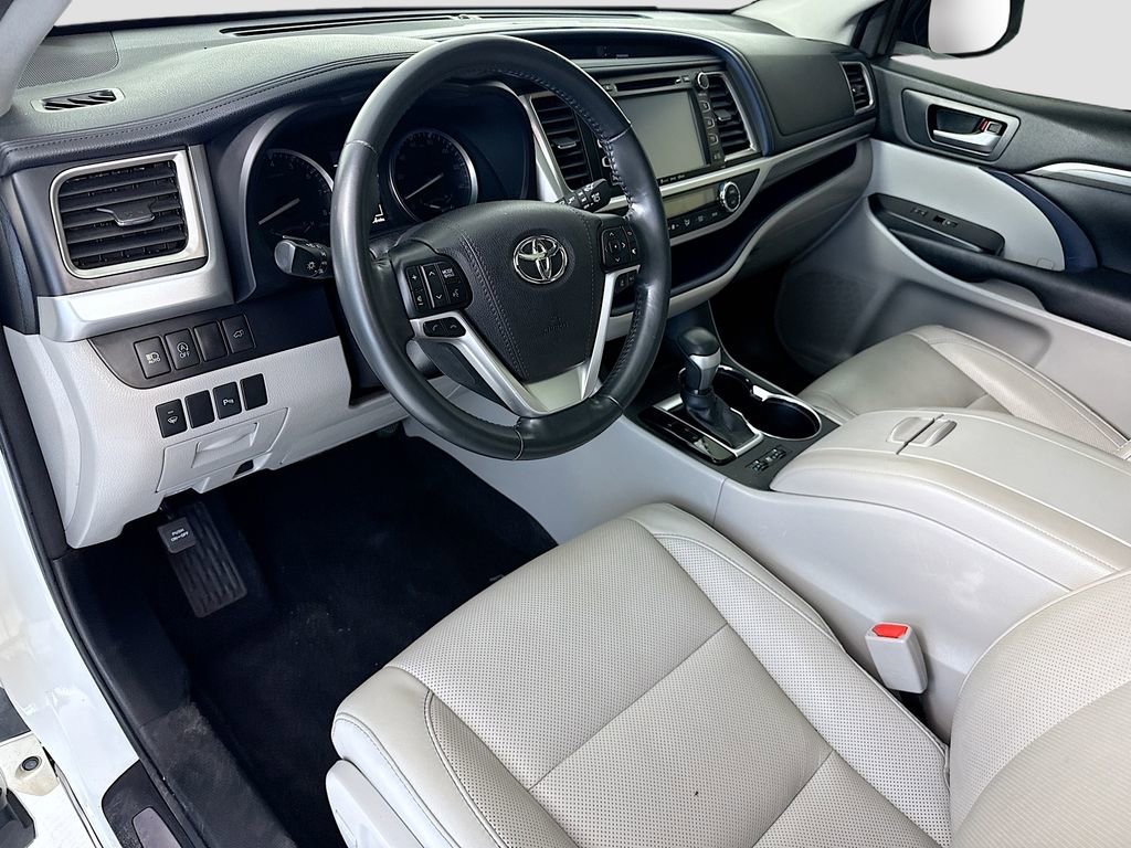 Used 2018 Toyota Highlander Limited FWD image 9