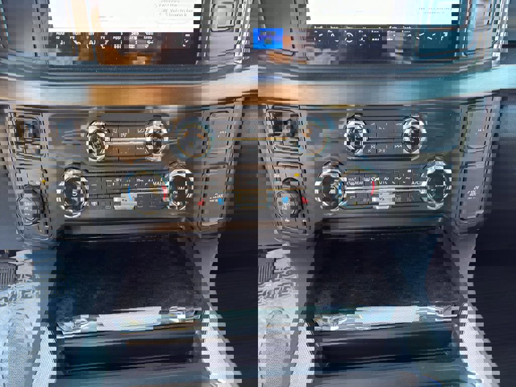 Used 2024 Ford F350 Lariat image 16