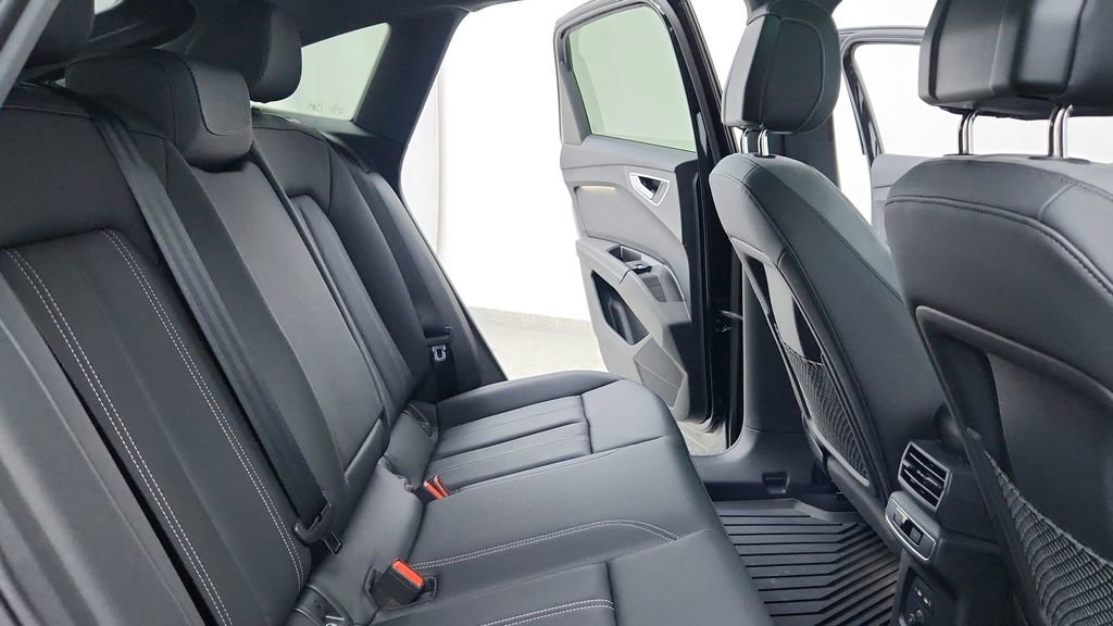 Used 2024 Audi Q4 e-tron Premium w/ Convenience Package image 36