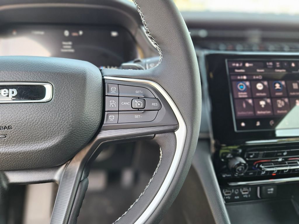 New 2025 Jeep Grand Cherokee Laredo X w/ Luxury Tech Group I image 28