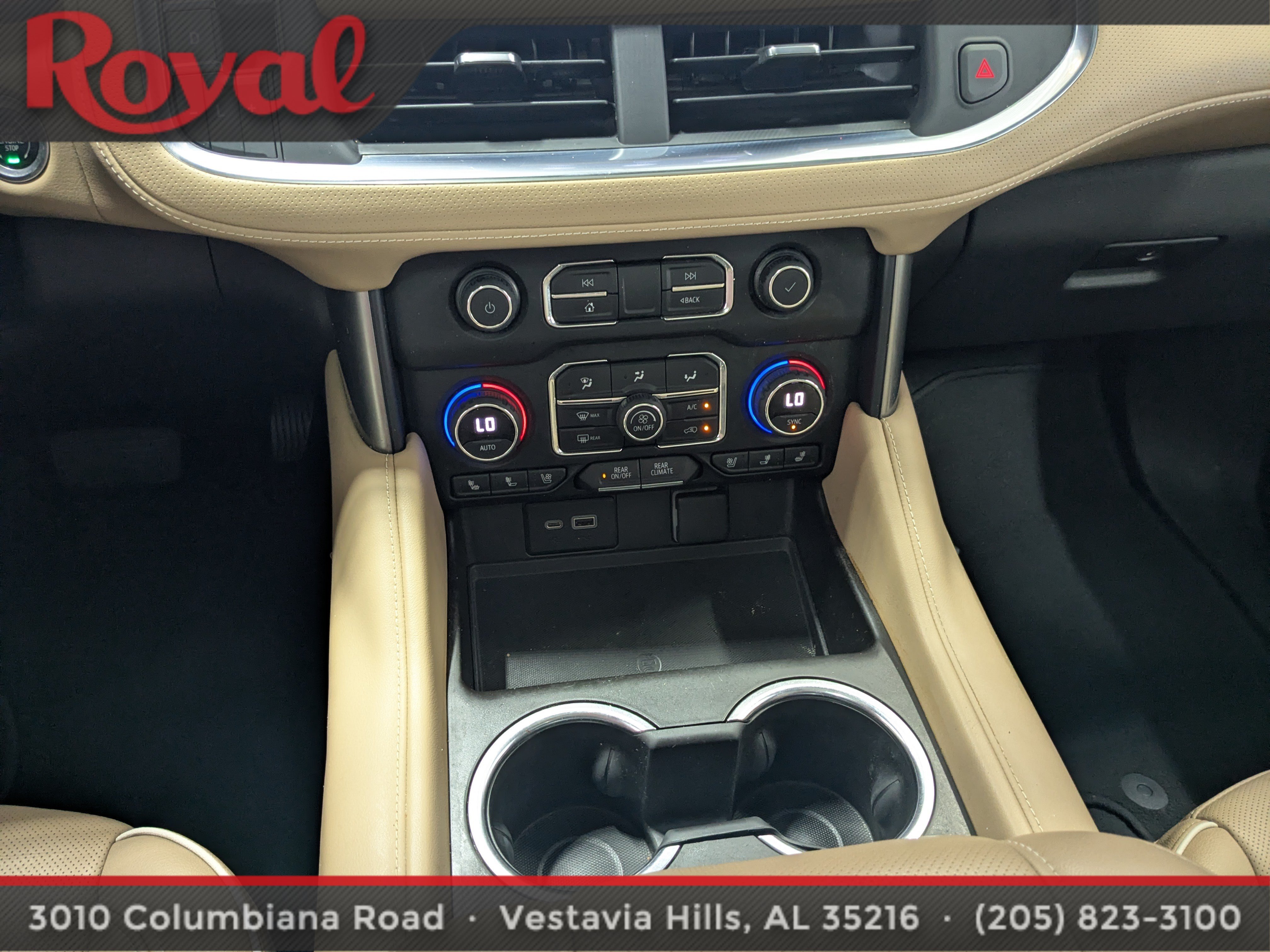 Used 2021 Chevrolet Suburban Premier w/ Premium Package RWD image 28