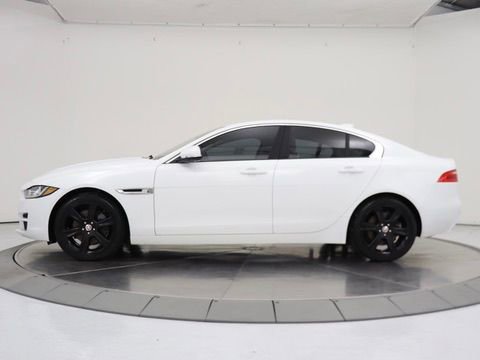 Used 2017 Jaguar XE Premium image 2