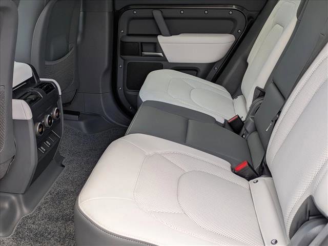 New 2026 Land Rover Defender 110 X-Dynamic SE AWD/4WD image 17