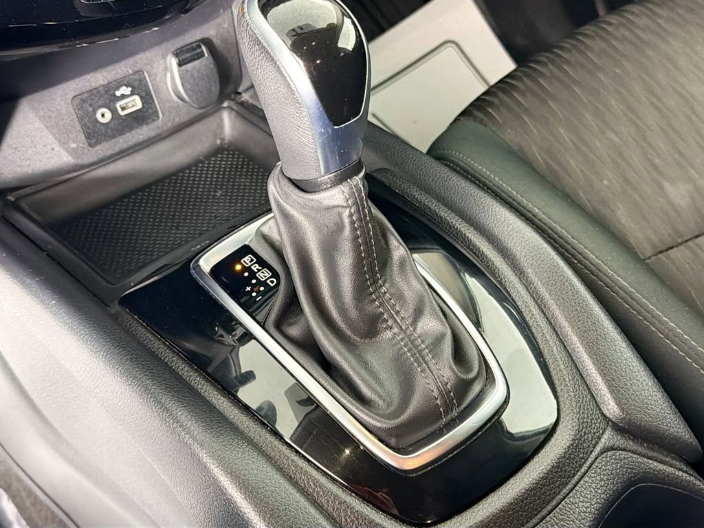 Used 2020 Nissan Rogue S AWD/4WD image 16
