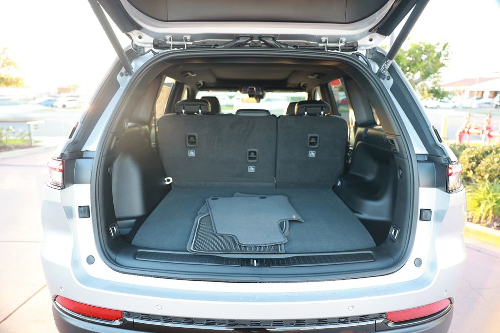 New 2025 Jeep Grand Cherokee Limited w/ Black Appearance Package image 32