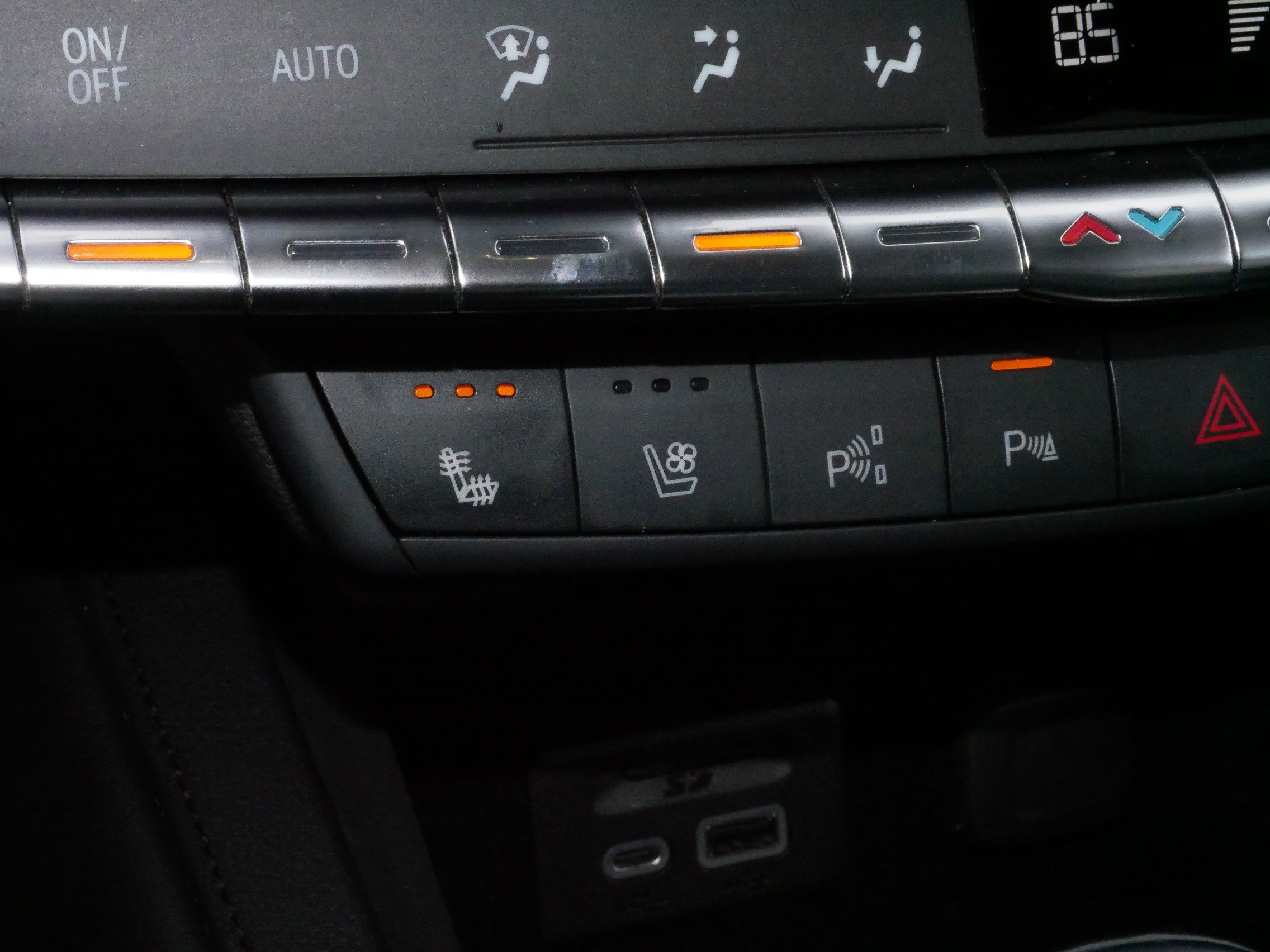 Certified 2022 Cadillac XT4 Premium Luxury w/ Technology Package image 31