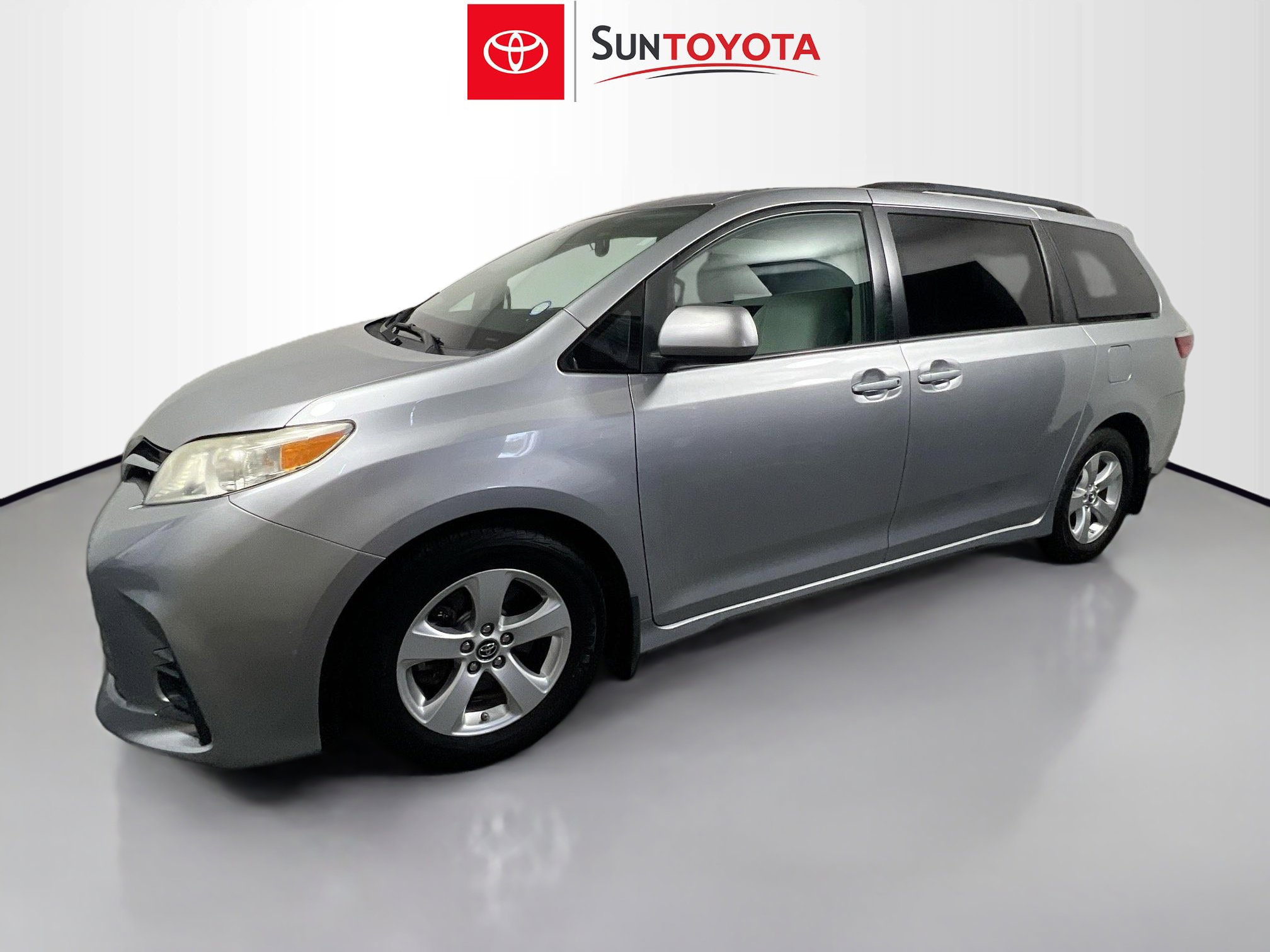 Used 2018 Toyota Sienna LE image 9