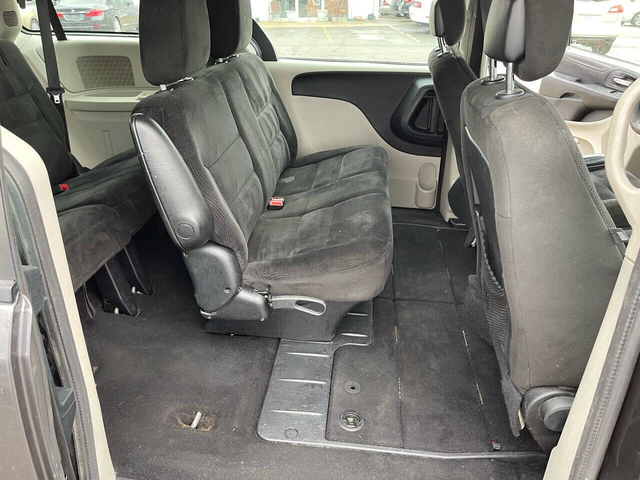 Used 2016 Dodge Grand Caravan American Value Package image 10