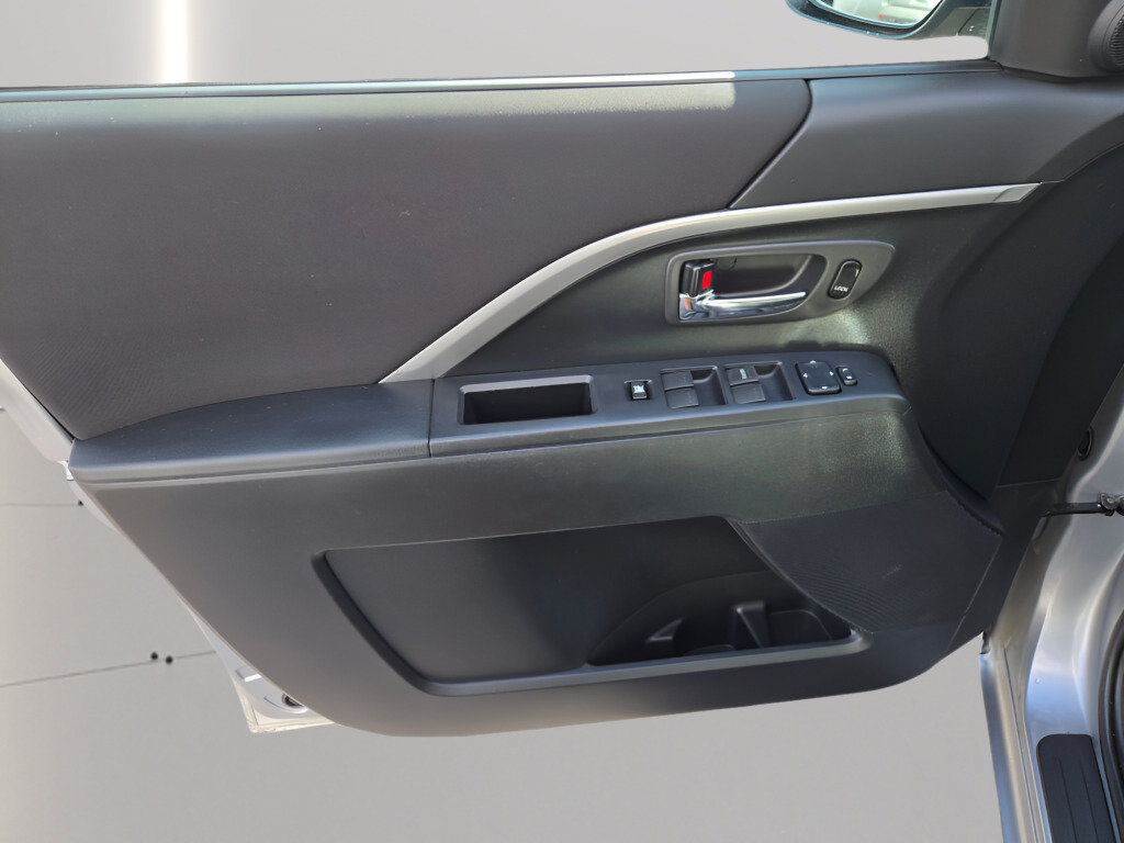 Used 2013 MAZDA MAZDA5 Sport FWD image 20