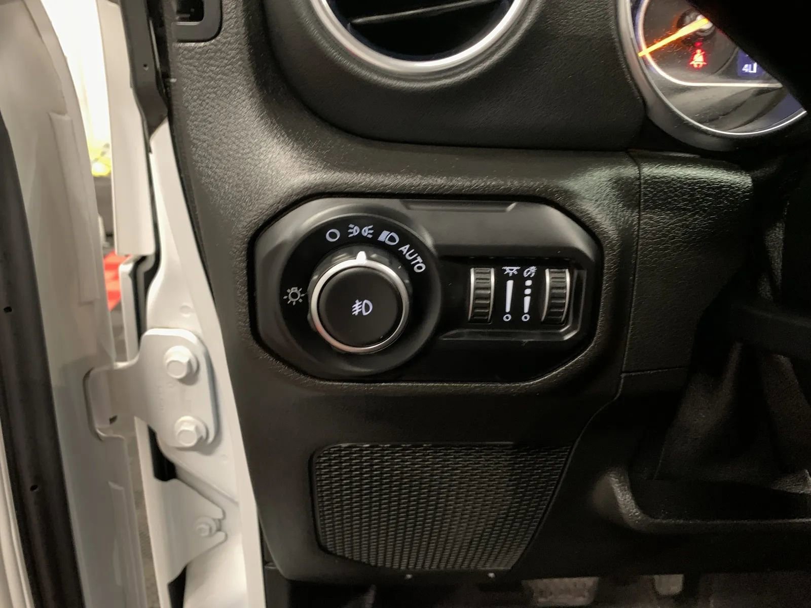 Used 2019 Jeep Wrangler Unlimited Sahara w/ Dual Top Group image 30