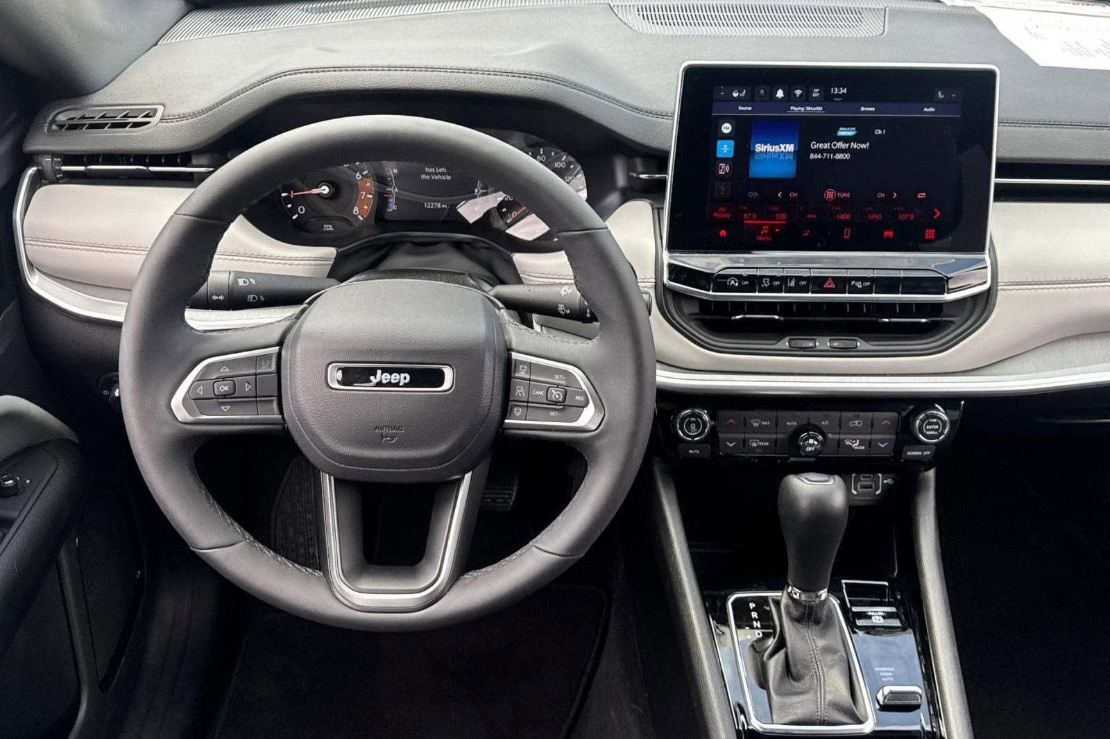 Used 2025 Jeep Compass Limited AWD/4WD image 29