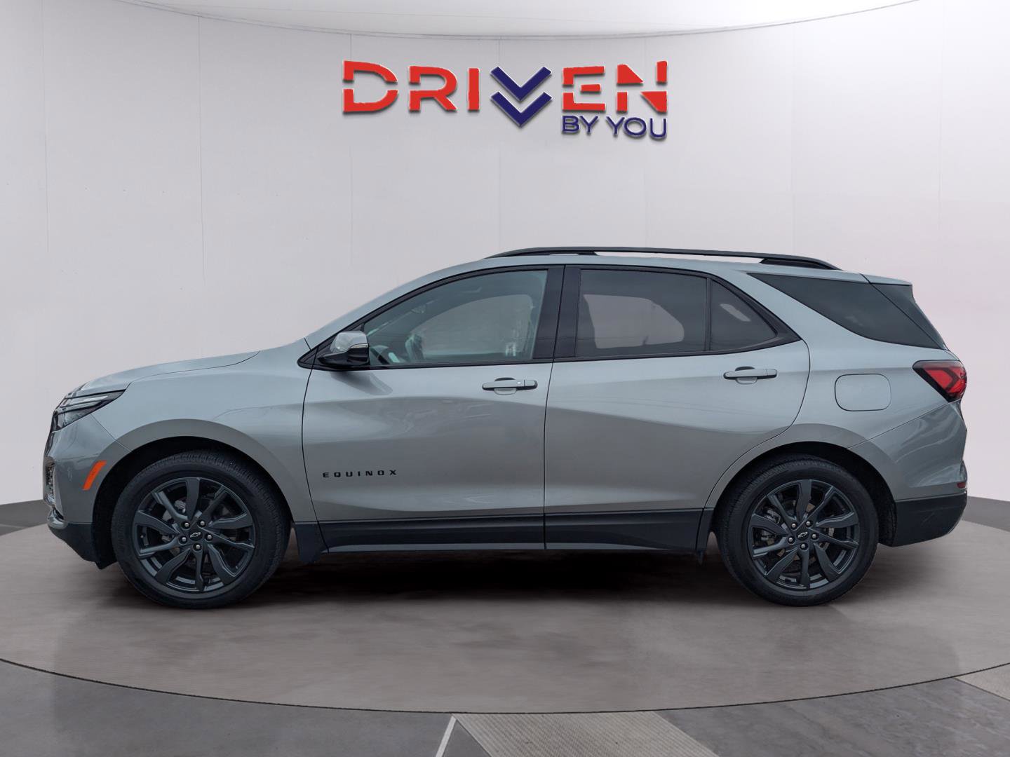 Used 2023 Chevrolet Equinox RS w/ RS Leather Package image 2