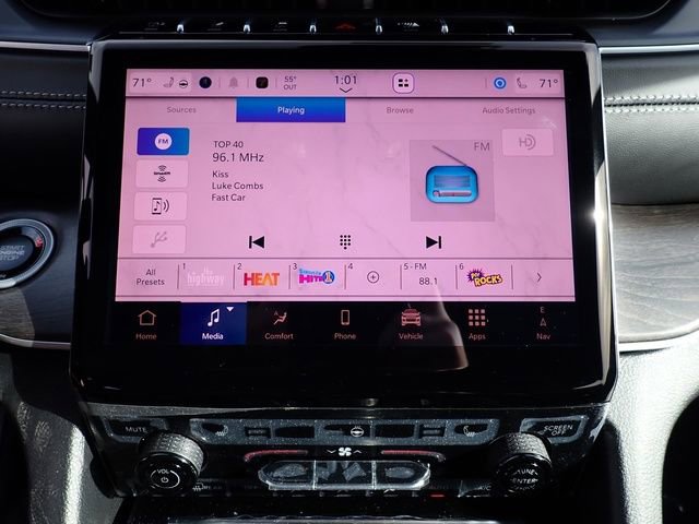 New 2025 Jeep Grand Cherokee Limited w/ Black Appearance Package image 21