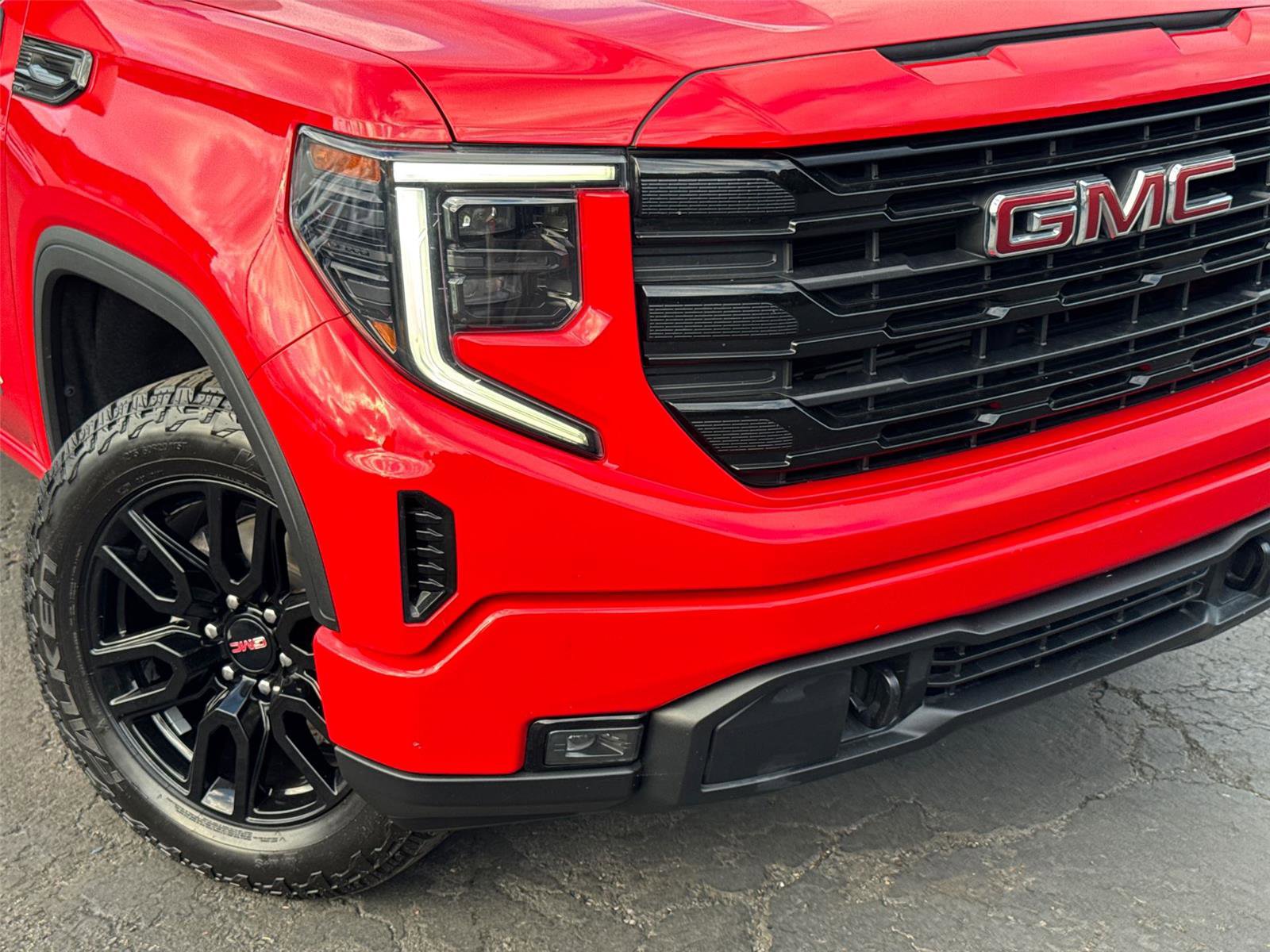 Used 2023 GMC Sierra 1500 Elevation AWD/4WD image 3