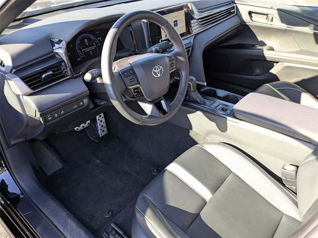 Used 2025 Toyota Camry SE image 17