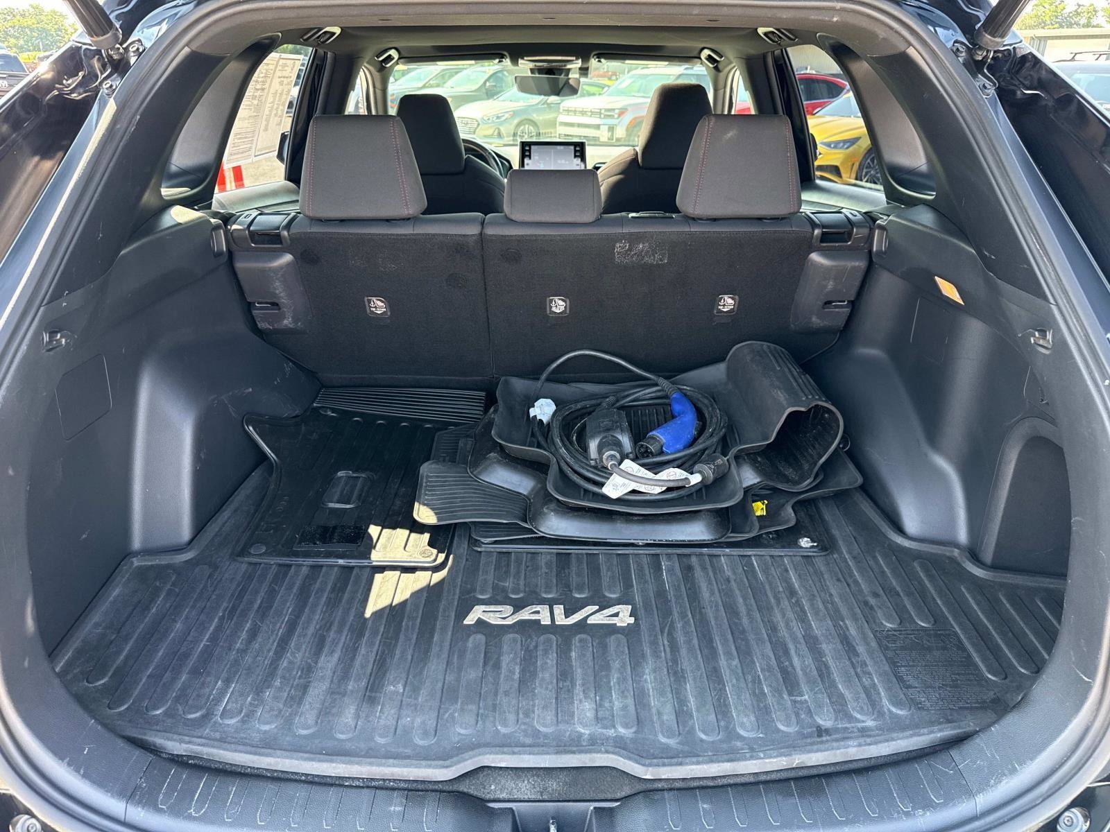 Used 2021 Toyota RAV4 SE image 21