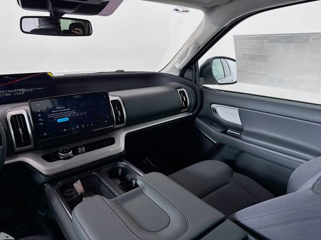 New 2025 Ford Expedition Active image 22