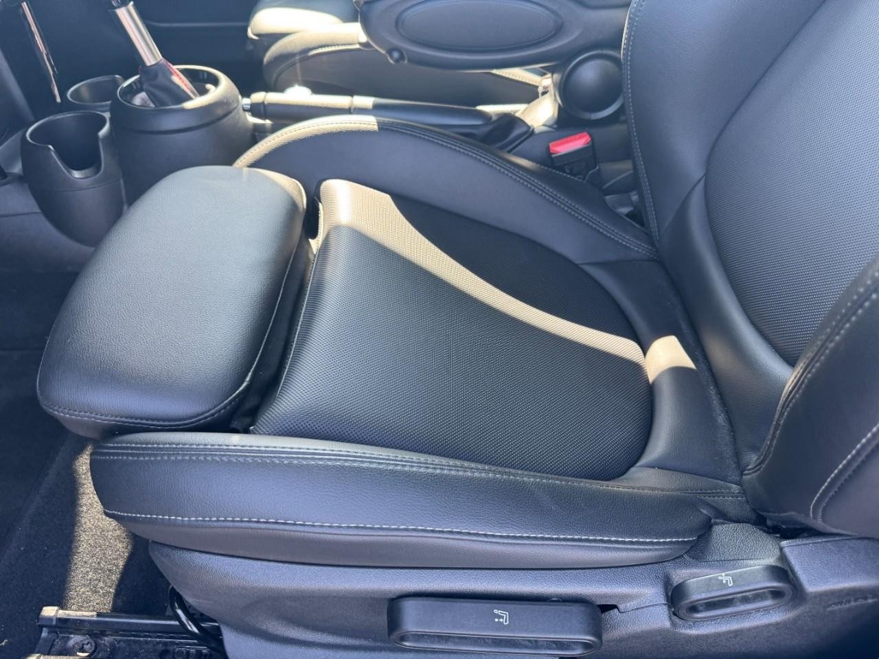 Used 2019 MINI Cooper S w/ Signature Upholstery Package image 13