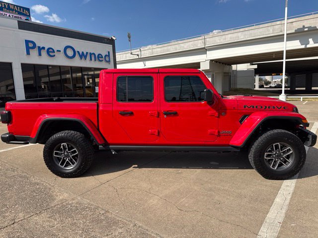 Used 2025 Jeep Gladiator Mojave AWD/4WD image 2