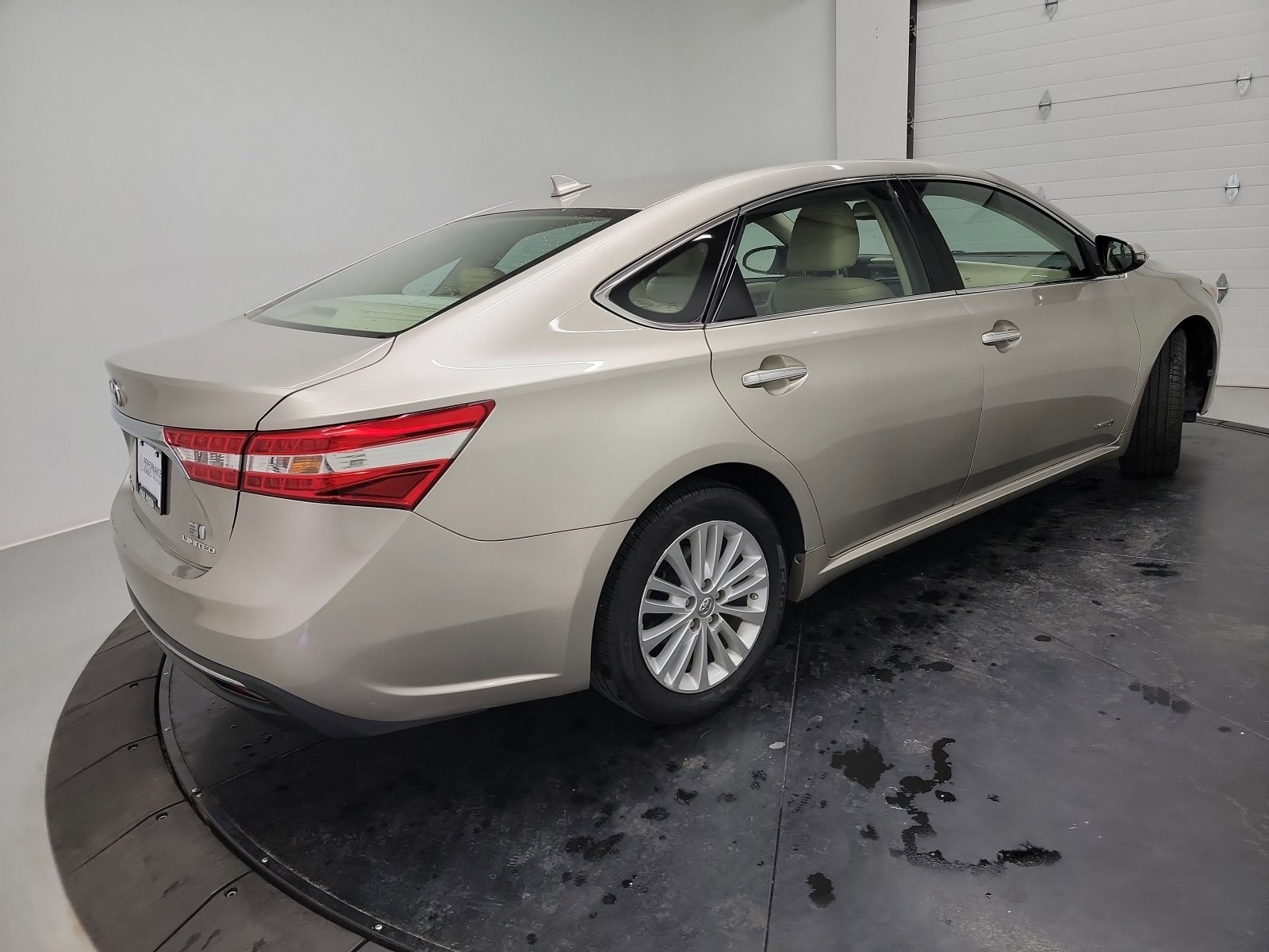 Used 2014 Toyota Avalon Limited image 9