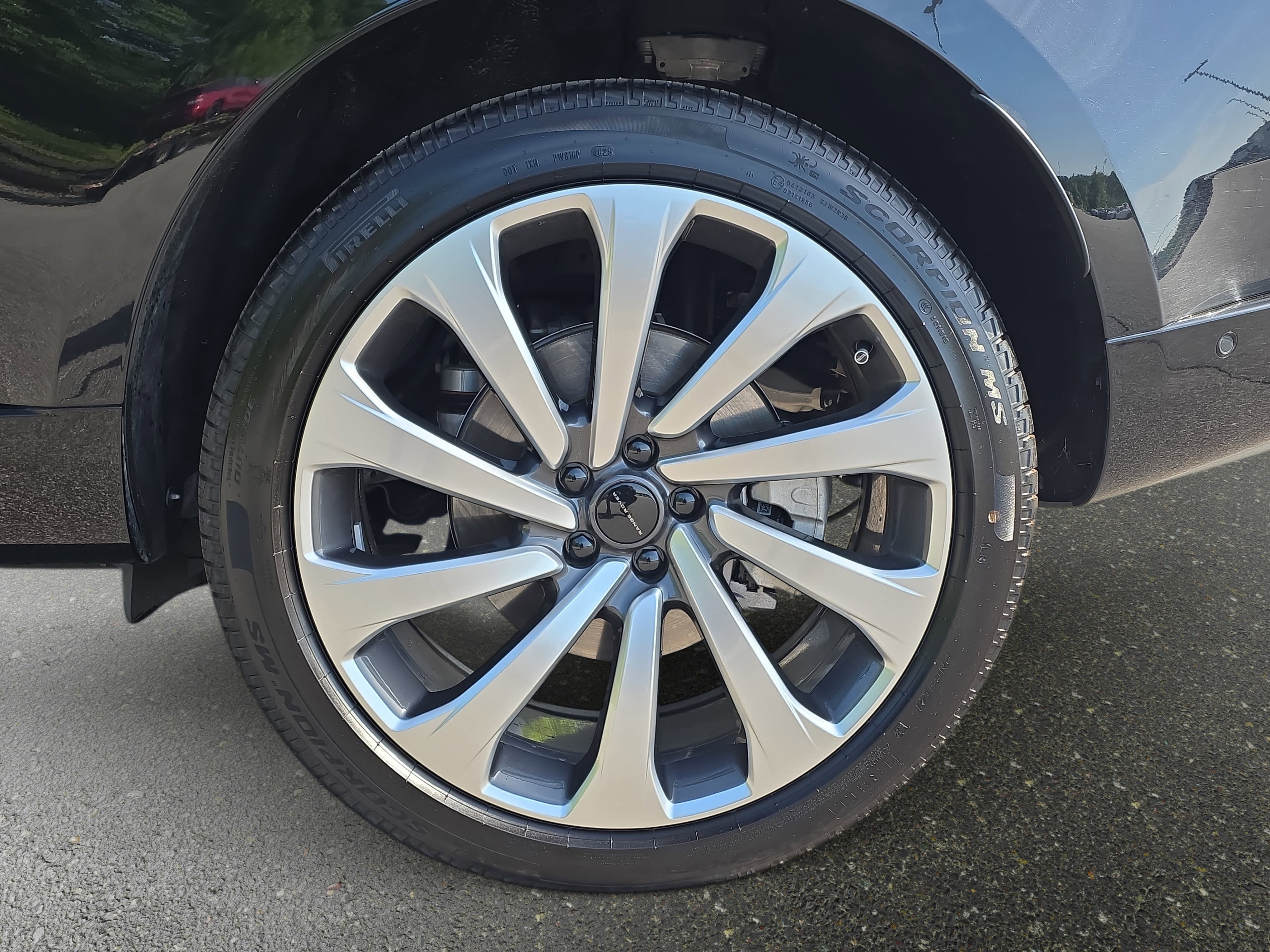 Certified 2025 Land Rover Range Rover Long Wheelbase SE AWD/4WD image 10