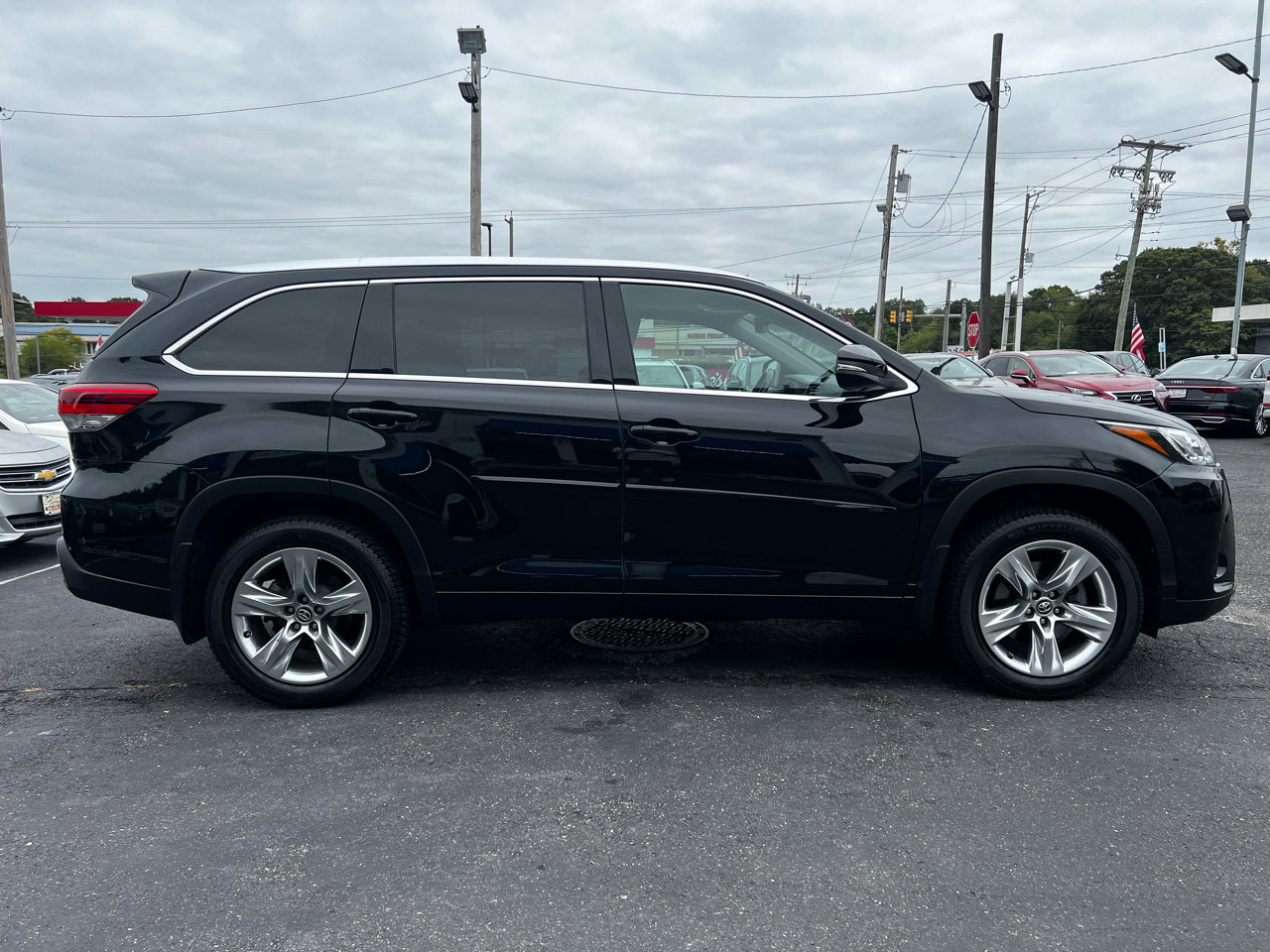 Used 2017 Toyota Highlander Limited image 4
