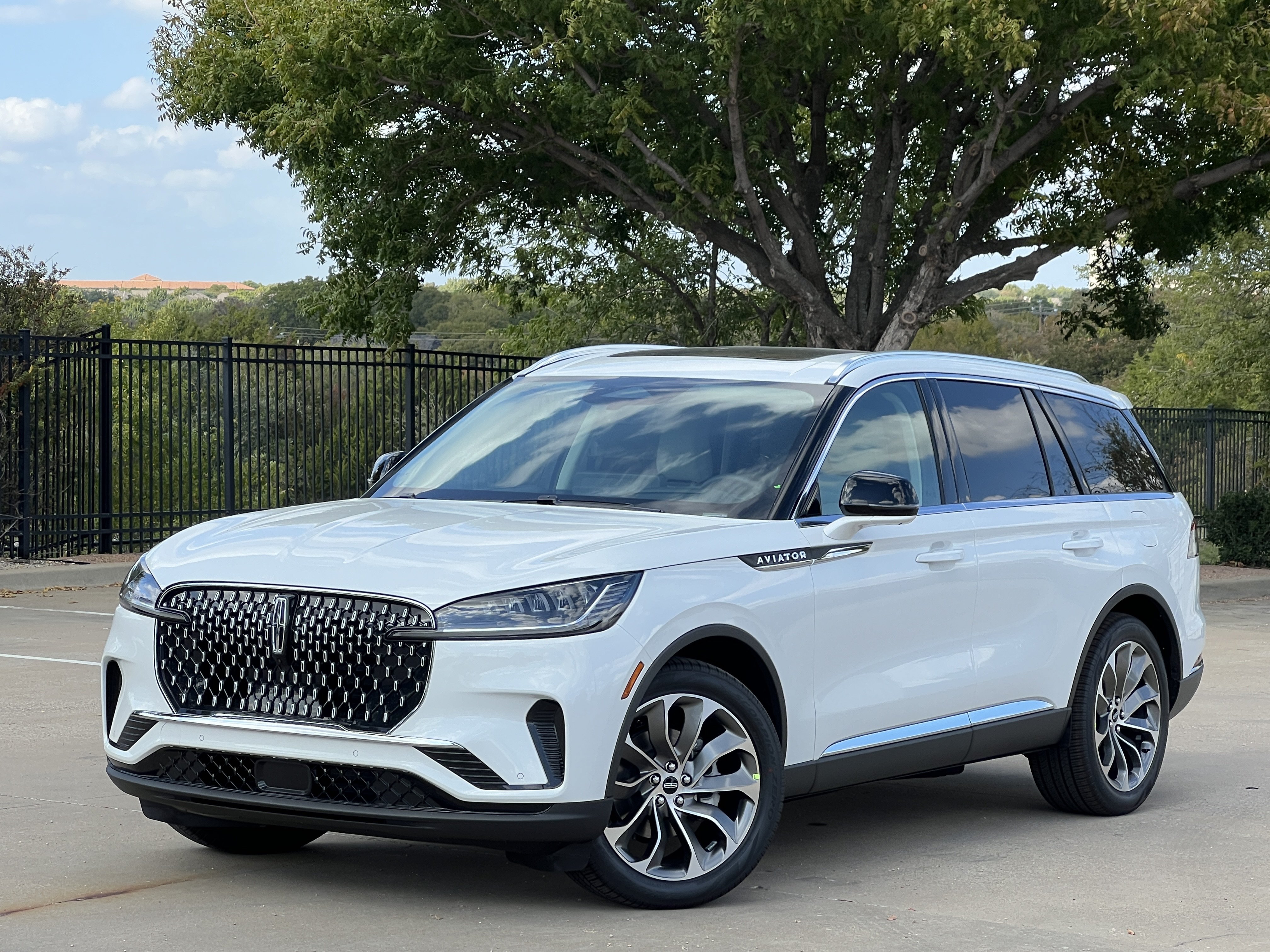 New 2027 Lincoln Aviator Reserve RWD image 2