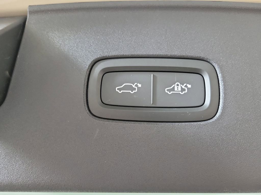 Certified 2025 Volvo EX90 Ultra AWD/4WD image 8