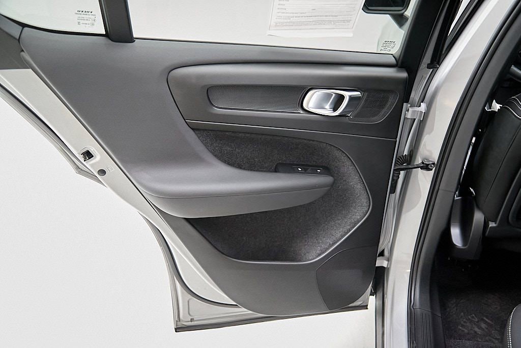 Certified 2023 Volvo C40 P8 Recharge Ultimate image 18