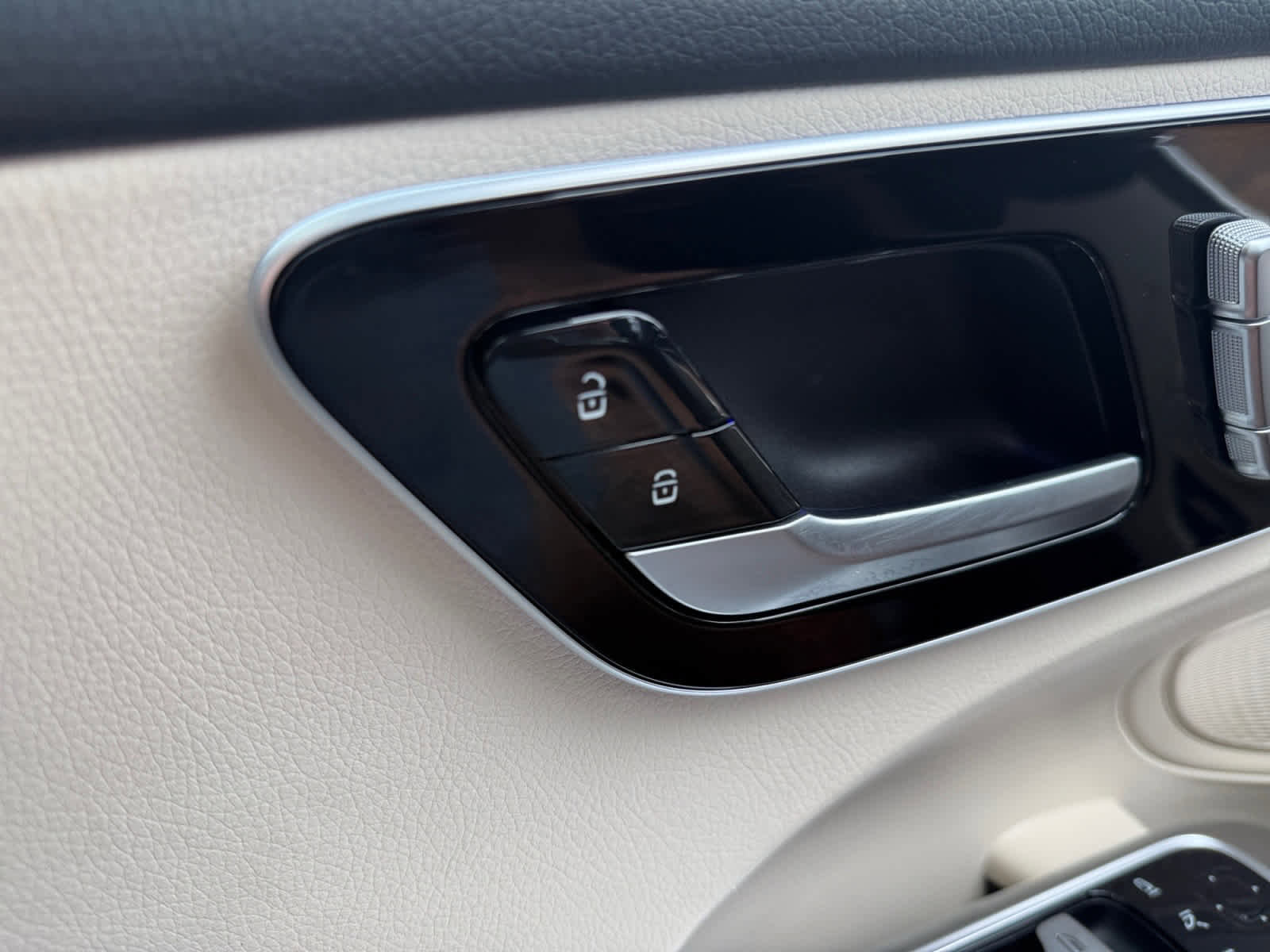 Certified 2024 Mercedes-Benz C 300 4MATIC Sedan image 24