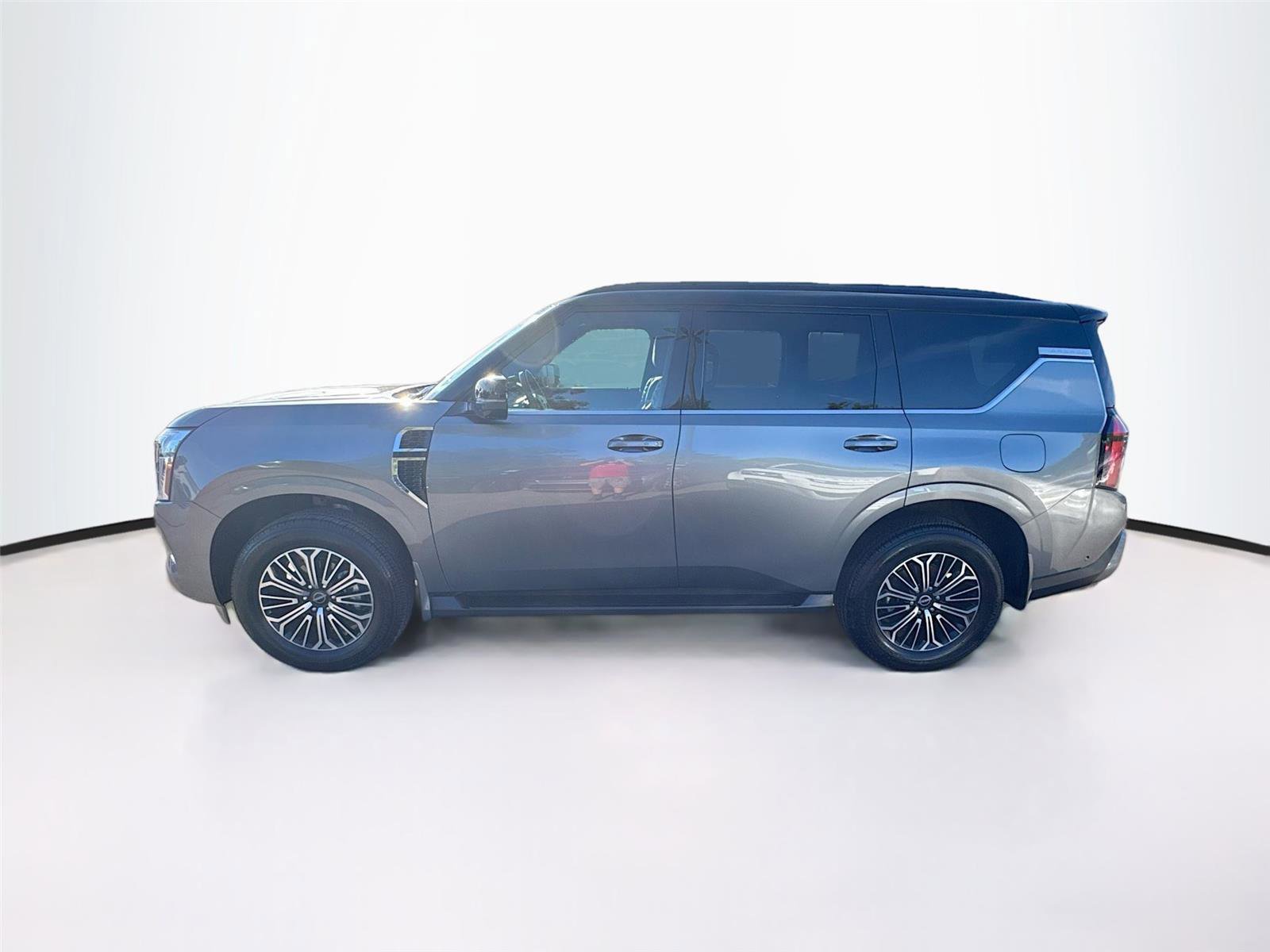 Used 2025 Nissan Armada Platinum image 4