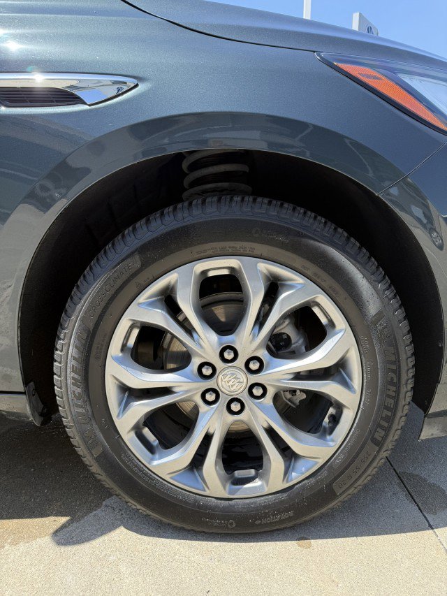 Used 2021 Buick Enclave Avenir w/ Avenir Technology Package image 32