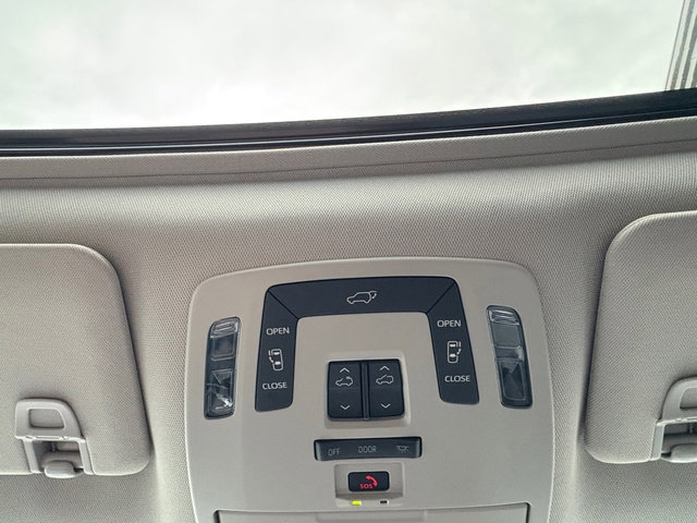 Used 2022 Toyota Sienna XLE image 39