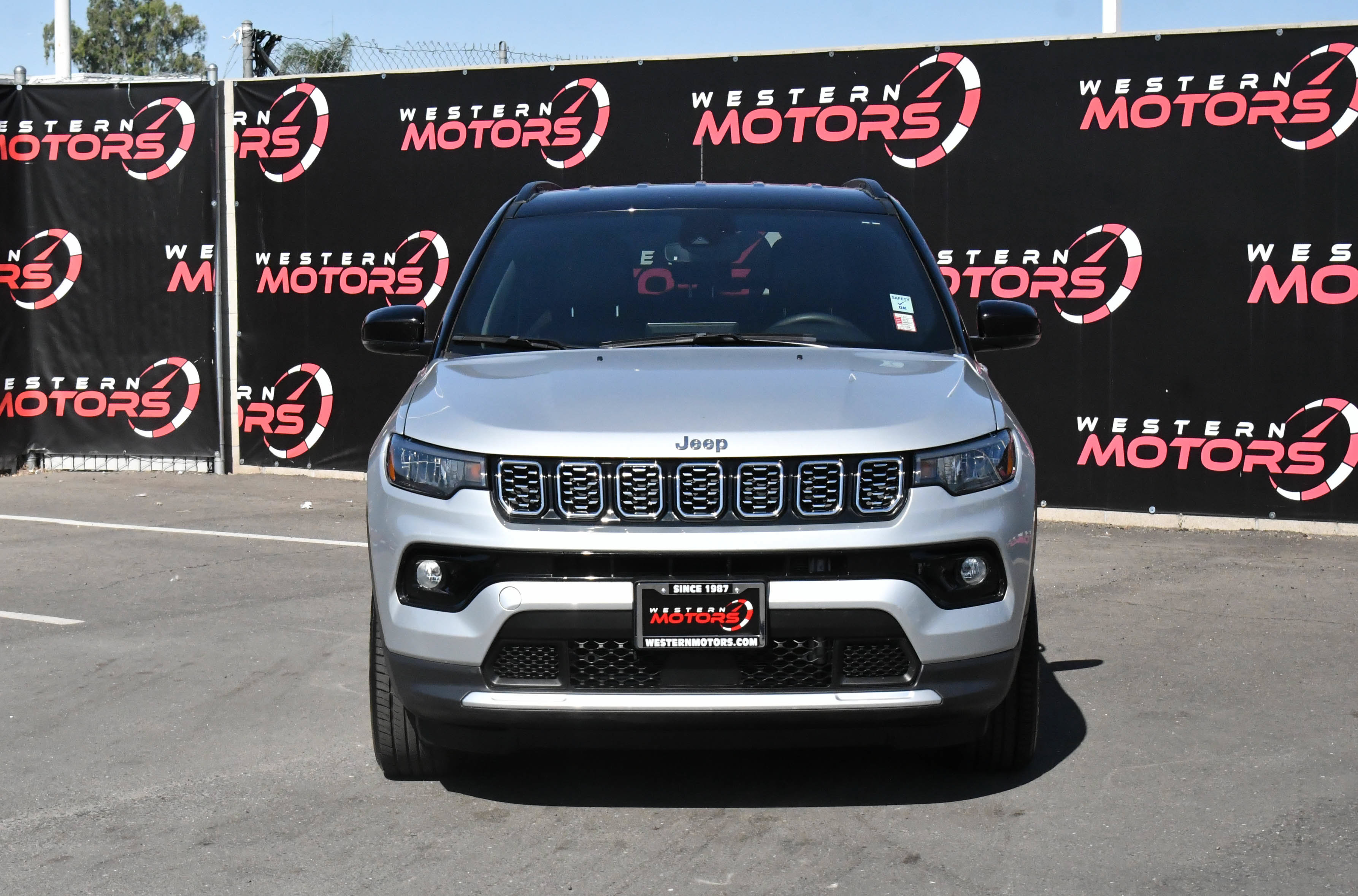 Used 2025 Jeep Compass Limited AWD/4WD image 2