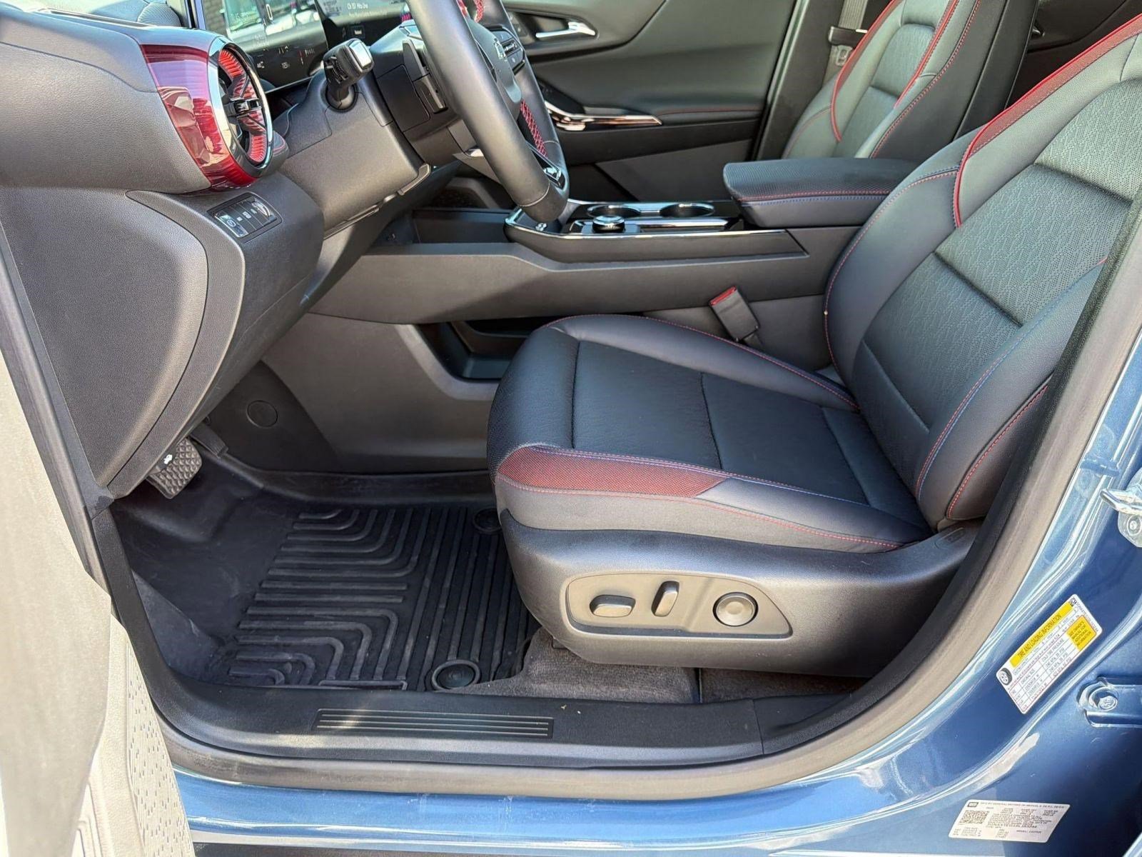 Used 2025 Chevrolet Equinox RS w/ Safety and Technology Package image 4