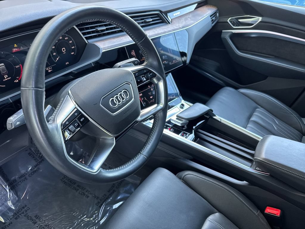 Used 2019 Audi e-tron Prestige w/ Prestige Package AWD/4WD image 11