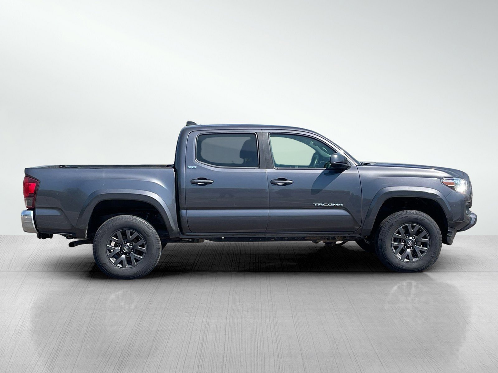 Used 2023 Toyota Tacoma SR5 AWD/4WD image 8